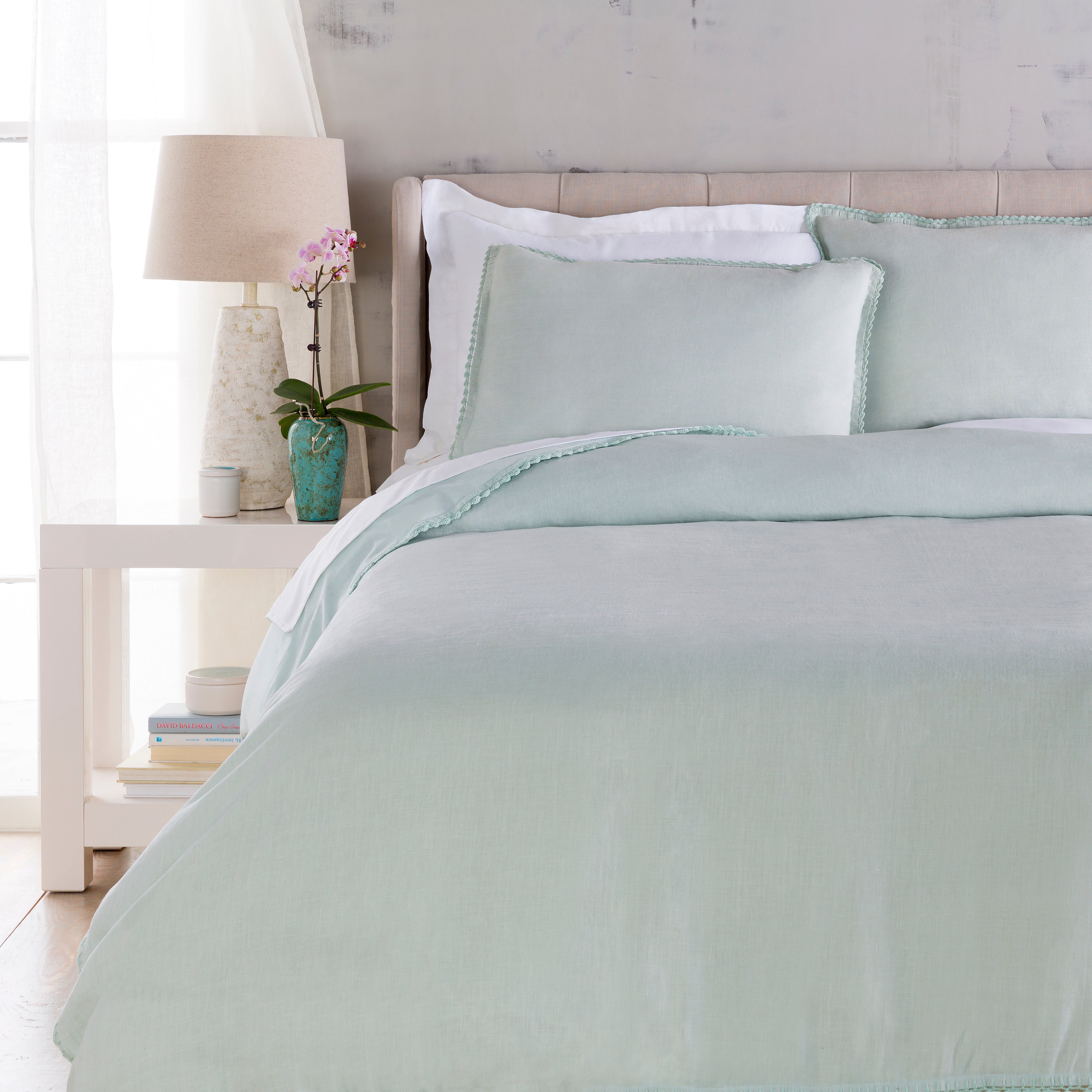 Evelyn Bedding in Ice Blue