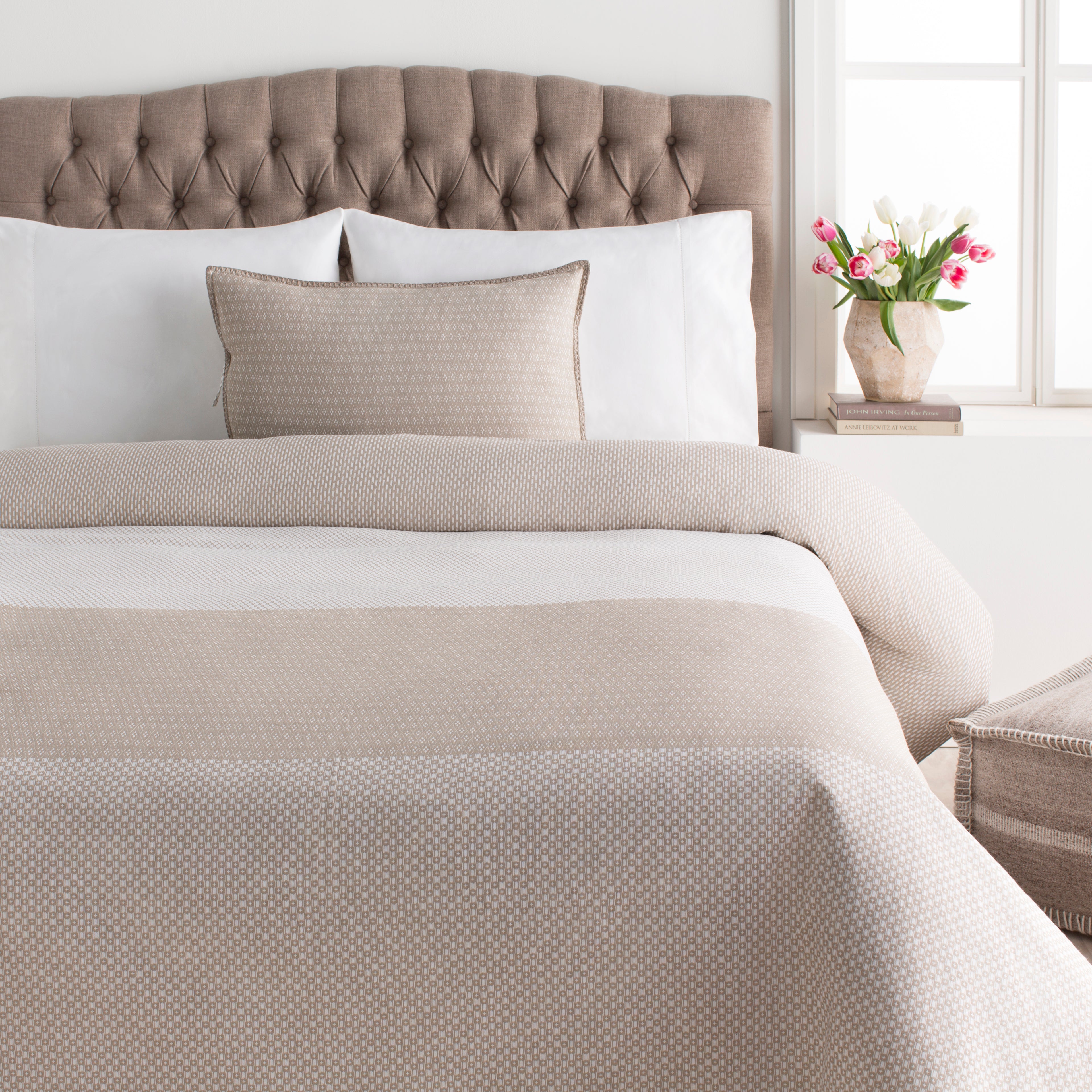 Japiko Bedding in Beige and White